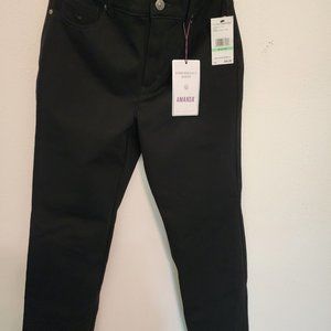 NWT‎ Gloria Vanderbilt Amanda Black Jeans